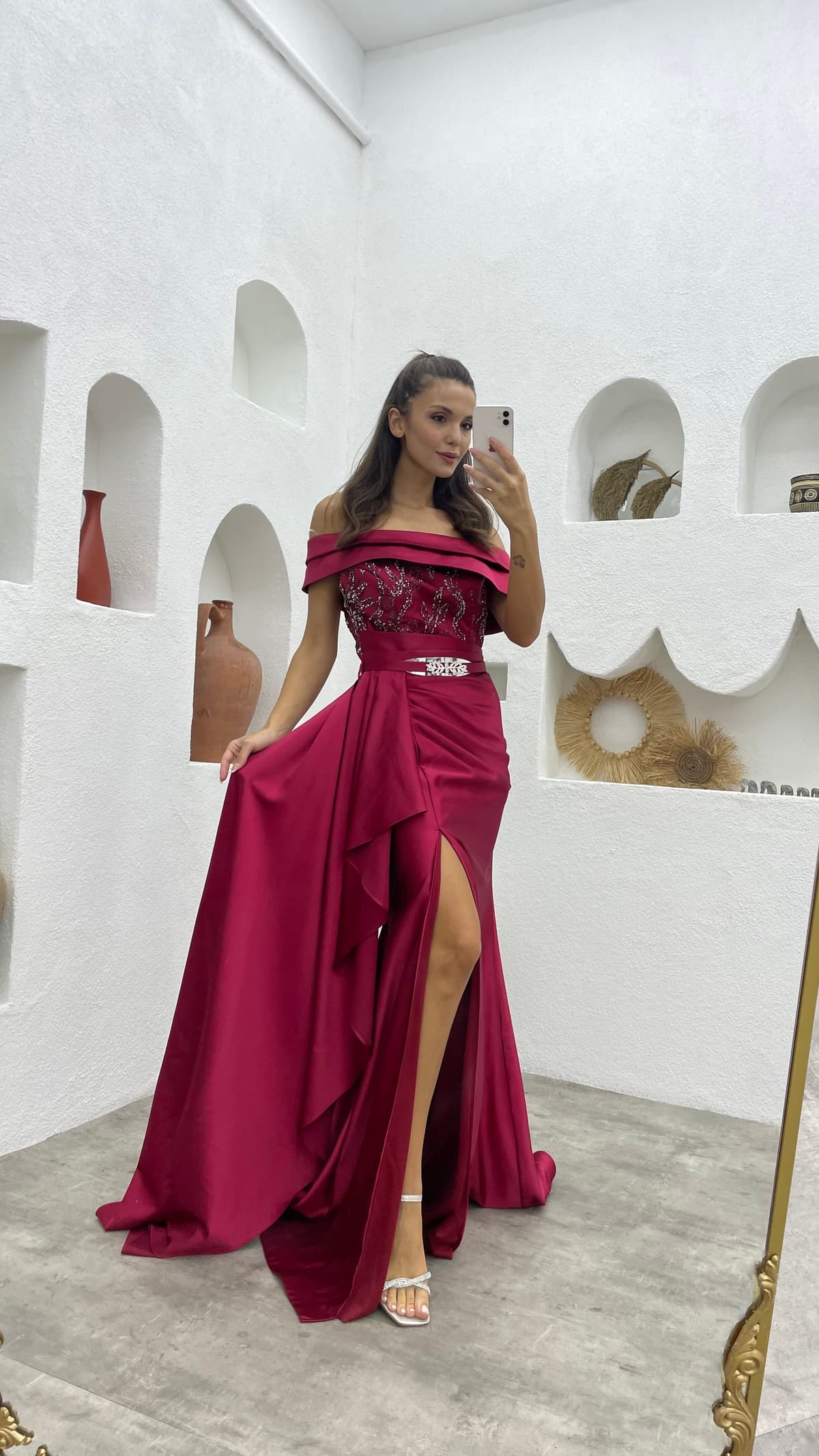Bordo Volanlı Kemerli Saten Abiye Elbise