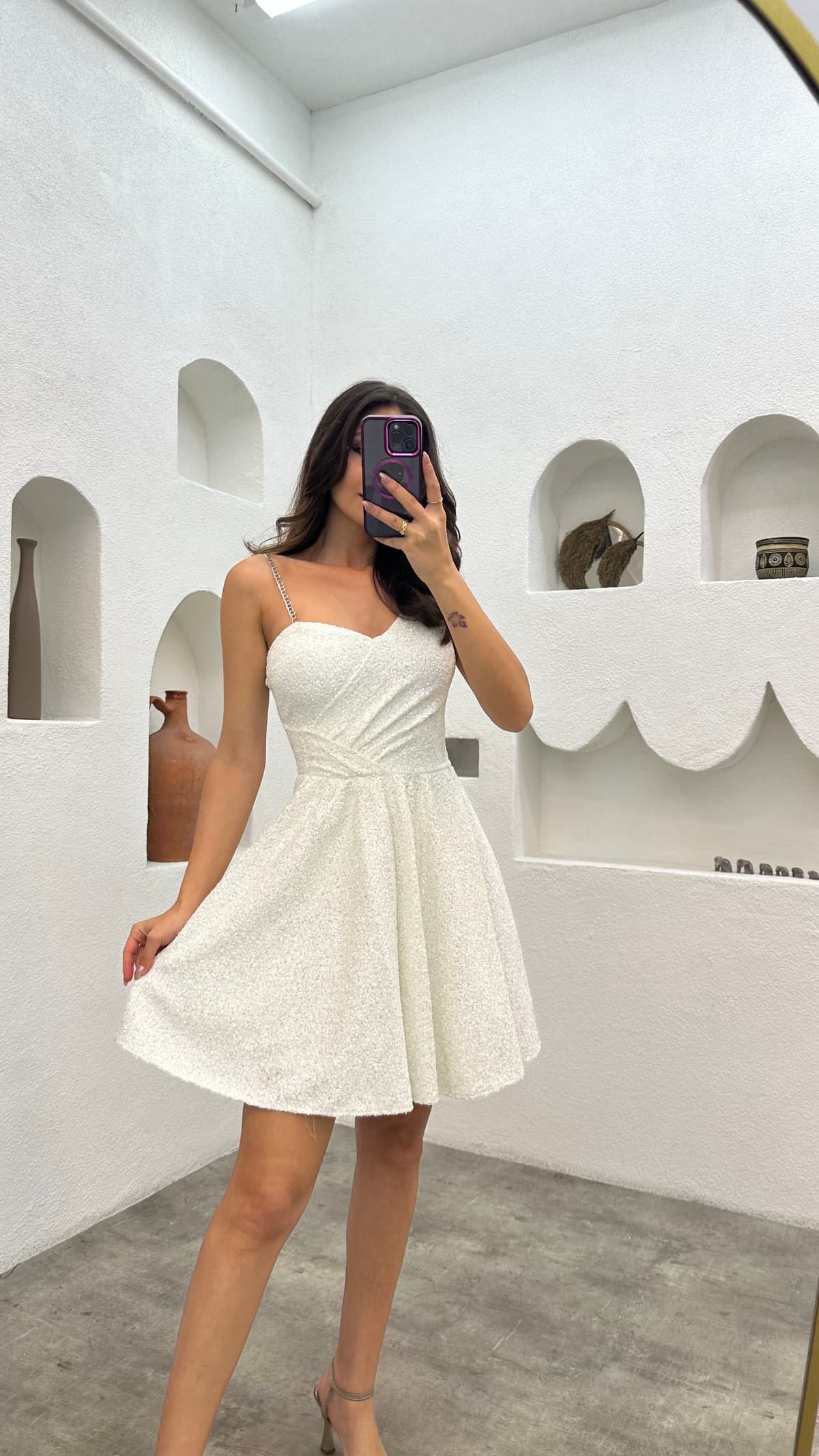 Beyaz Tek Kolu Zincirli Pul Payet Mini Elbise