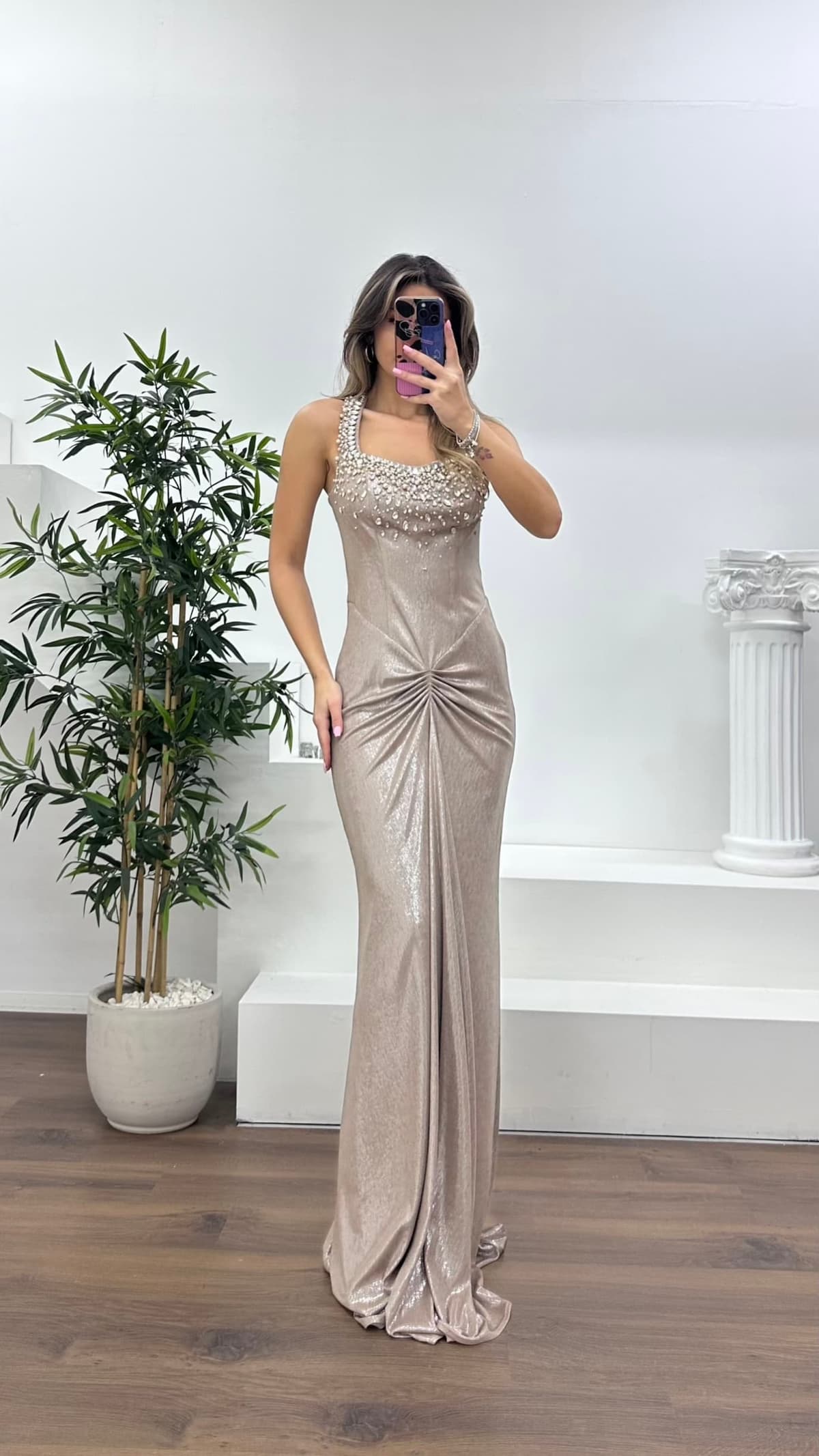 Nude Taş İşlemeli Drapeli Saten Abiye Elbise