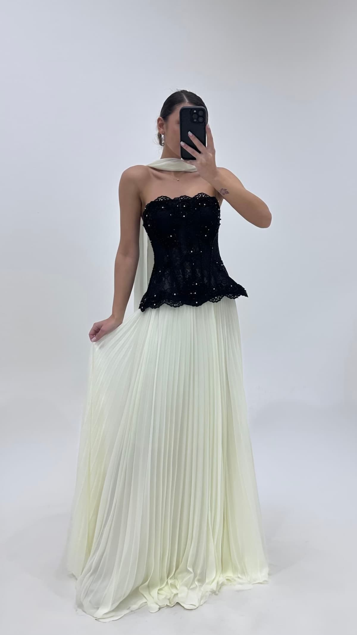 Siyah Beyaz Dantel İşlemeli Peplum Abiye Takım
