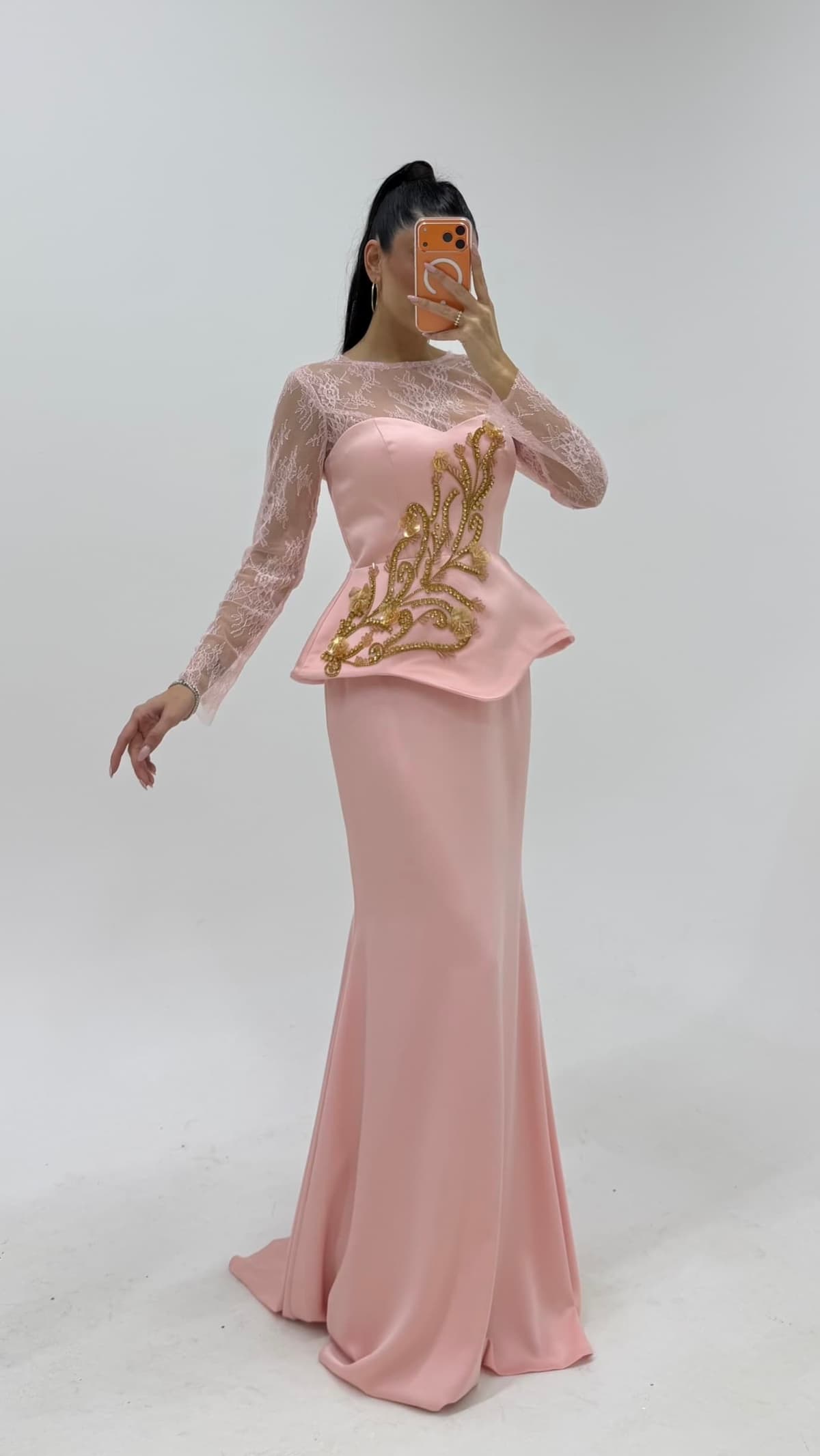 Pembe Gold Çiçekli Straplez Abiye Elbise